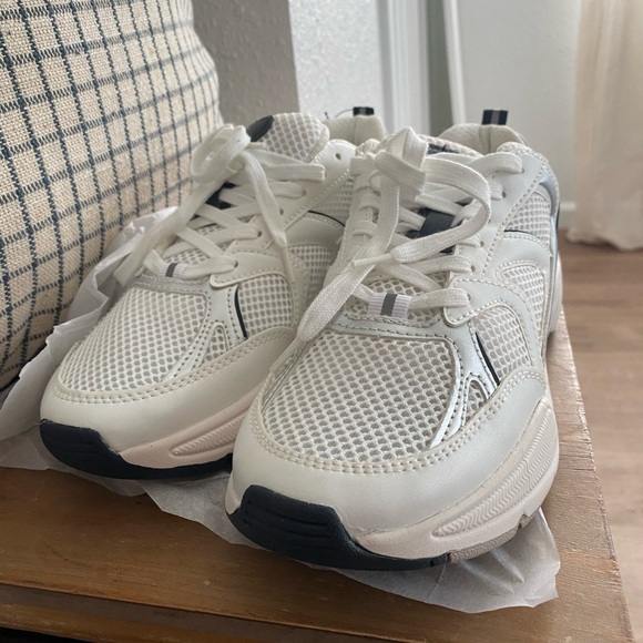 New shoes H&M sneakers - Picture 2 of 5